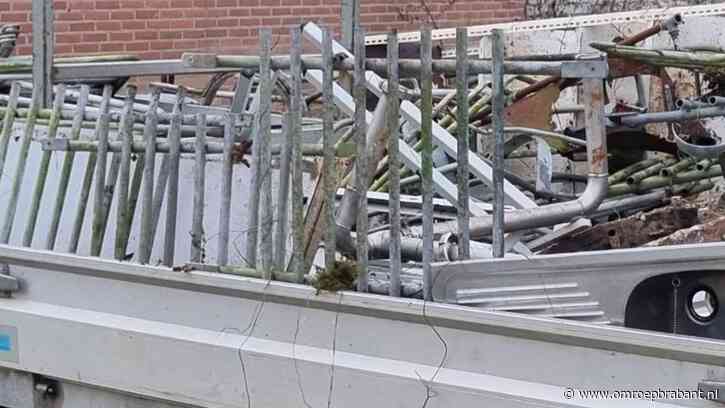 Eigenaar betrapt dieven, blokkeert uitgang en levert ze over aan politie