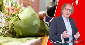 Cellofaan en linten om een boeket zouden ze mee op moeten houden