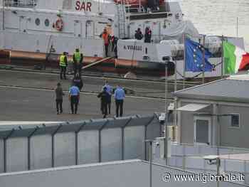 “Hanno bisogno di altro”. Dal M5s polemizzano pure sugli alloggi degli agenti in Albania