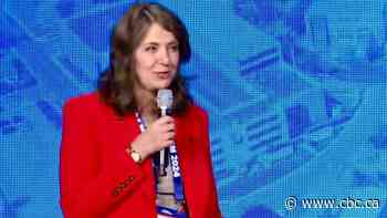 Danielle Smith gets boisterous support as UCP members embark on leadership vote