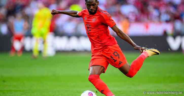 Bayerns Geburtstagskind Davies und ein erstaunter Kompany