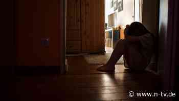 Wenn Opa zu den Dinos geht: Wie Bücher trauernden Kindern helfen können