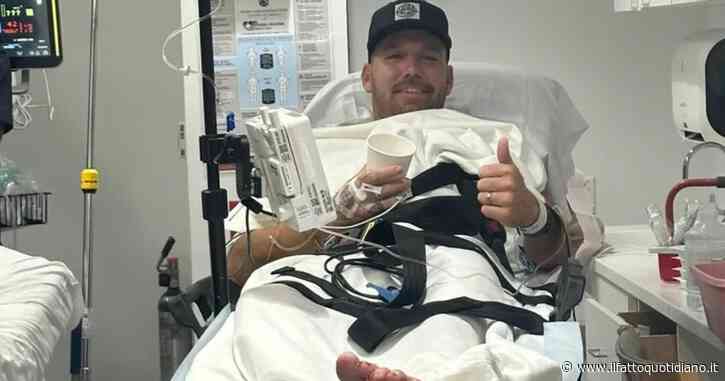 Surfista soppravvive per miracolo all’attacco di uno squalo: “Sono quasi svenuto per lo shock: mi era già successo nella stessa spiaggia”