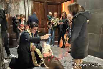 Dierenzegening voor de kerk: “Het helpt, want de vorige operatie van onze Max is toch goed gelukt”