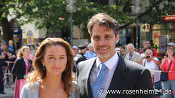 Prinz Ludwig und Prinzessin Sophie präsentieren erstmals ihr Neugeborenes