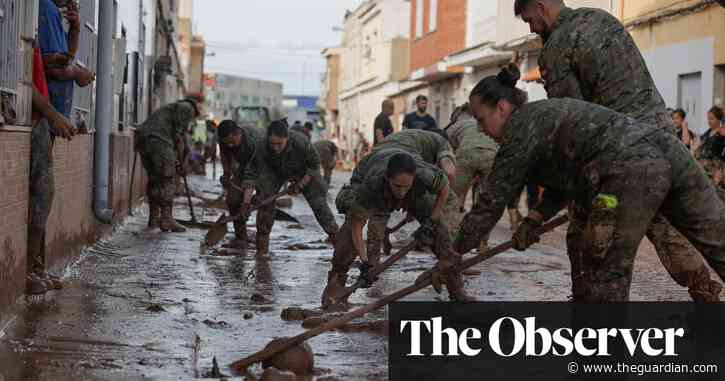 Spain floods: 10,000 troops and police drafted in to deal with disaster