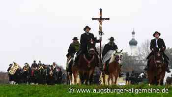 Prächtiger Leonhardiritt von Oberschöneberg nach Stadel