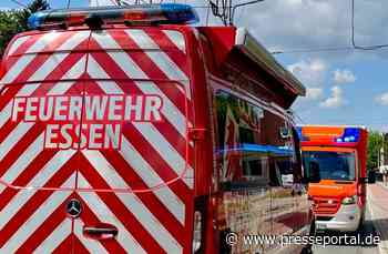 FW-E: Schwerer Verkehrsunfall mit mehreren Verletzten - PKW prallt gegen Hausfassade