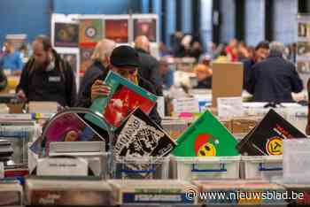 Verzamelaars zoeken naar strips, vinylplaten, militaria en andere objecten op beurzen in Antwerp Expo