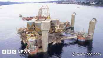 Hunt for oil rig disaster victims' families