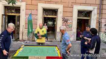Il bar di quartiere che ogni sabato diventa paradiso degli appassionati di Subbuteo