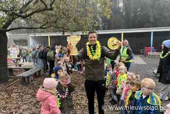 Basisschool vormt erehaag voor Ironman meester Jef: “Heel mooie ontvangst na trip naar Hawaï”