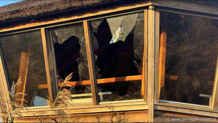 Lelystad - Vernielingen in observatiehut de Zeearend, ook verrekijkers gestolen