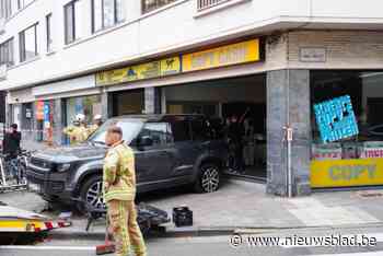 Land Rover rijdt copycenter aan Gent Zuid binnen: “Bestuurster onwel geworden”