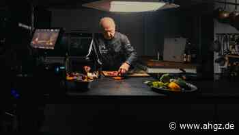 Kampagne auf Netflix: Warum DS Automobiles zu Starkoch Otto Koch in die Küche geht