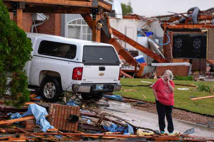 Oklahoma storms injure at least 11 and leave thousands without power