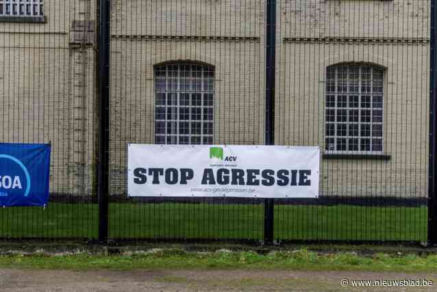 “Niemand komt werken om zich te laten beledigen of om klappen te krijgen”: vakbonden kondigen staking aan in gevangenis Merksplas