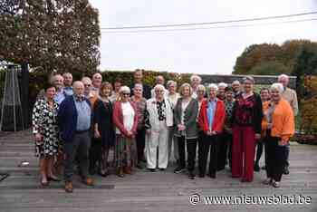 70-jarigen vieren hun verjaardag met herinneringen en brunch