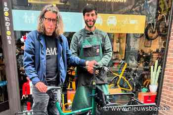 Nooit zou hij een bakfietsvader worden, maar nu breekt Herman Brusselmans zijn eigen belofte: “Hij zag het helemaal zitten”