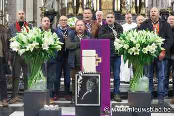 Nog één staande ovatie: vrienden, familie en Stroppendragers nemen afscheid van Fred Geirnaert