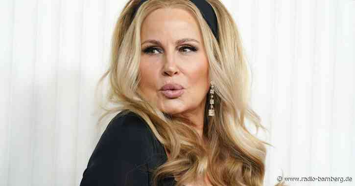 «GQ» ehrt Coolidge und Hoult in Berlin