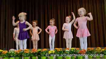 Altensteiger Seniorennachmittag: Gymnastik bringt Senioren auf Trab