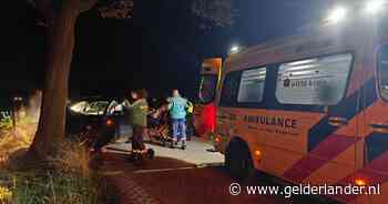 Automobilist botst tegen boom in Wehl, slachtoffer naar het ziekenhuis