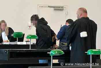 ‘Klusjesman’ steekt dame met vleesmes in de hals en gaat dan geld afhalen met haar bankkaart: “Ik had daar nog recht op”