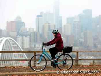 Edmonton weather: 2-5 cm of snow expected by Tuesday morning