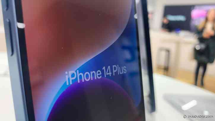 Apple will repair this camera problem for free