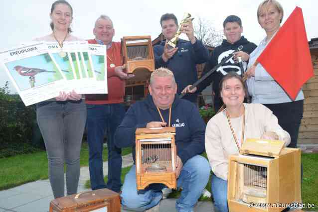 Al vier generaties lang met het volledige gezin naar de vinkenzetting: “Opvolging verzekerd, maar we zijn wel uitstervend ras”