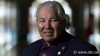 'Rock-star judge' Murray Sinclair left lasting impact on Manitoba legal community, friends and colleagues say