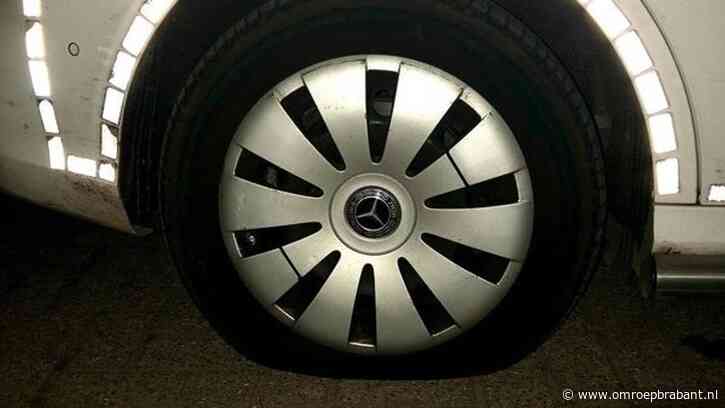 Naar huis rijden met twee lekke banden: dronken man is rijbewijs kwijt