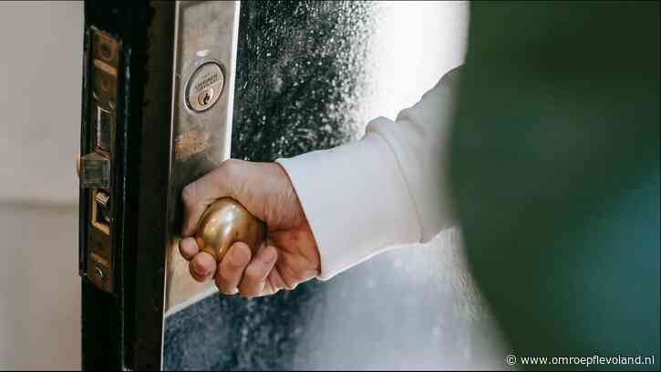 Almere - Plassen en lachgas in de lift, woningcorporatie wil huurder uit woning zetten