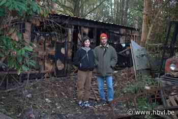 “Er blijft nauwelijks iets van over”: ecologisch tiny house van Isabelle en Ezequiel gaat in vlammen op