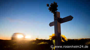 Tragödie im dichten Nebel: Motorradfahrer (†25) übersieht überbreiten Traktor – tot