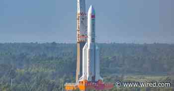 China’s New Heavy Lift Rocket Looks a Whole Lot Like SpaceX’s Starship