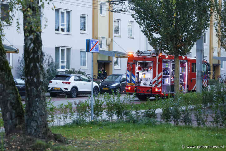 Agenten in kogelwerende vesten bij woningbrand