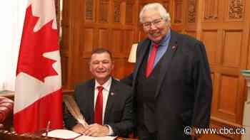 Senators pay tribute to Murray Sinclair: 'He left an indelible imprint'