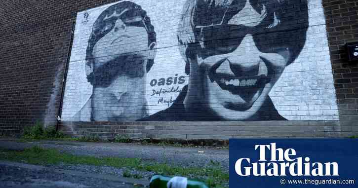 Oasis fans defrauded by scammers have lost £346 on average, bank reports