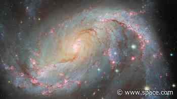 Supernova hides in new Hubble Telescope galaxy 'light show' image (photo)