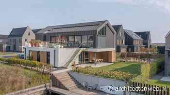 Villa aan het water in Reeve opgeleverd