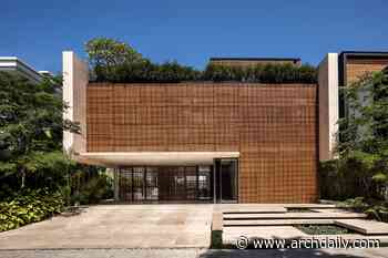 House of Facades / Marcos Bertoldi Arquitetos