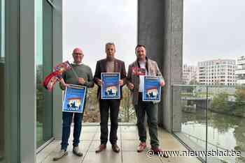 Sinterklaas met boot van Sintdorp in Astene naar centrum van Deinze