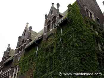 Spoken word performers compete Friday in Art Loop Poetry Slam