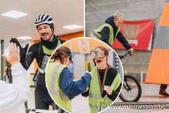 Eerstegraadsleerlingen Puurs en Bornem leren over zichtbaarheid in verkeer tijdens Fluodag: Weerman Bram en acteur Kurt Defrancq geven goede voorbeeld