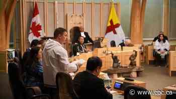 Nunavut premier survives confidence vote