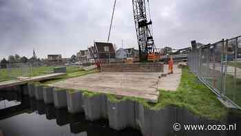 Bouw van horecapaviljoen op water van start in Landsmeer: ‘Normaal bouwen deze mannen windturbines o