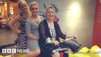 Sisters raise £27k for hospice in mum's memory