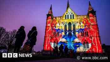 Newspaper & Trending: Cathedral light display wows onlookers
